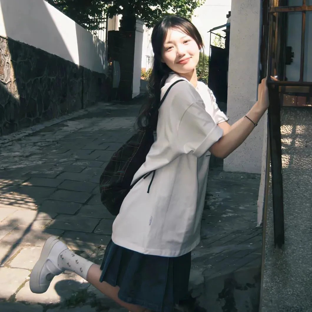 踉跄的女孩